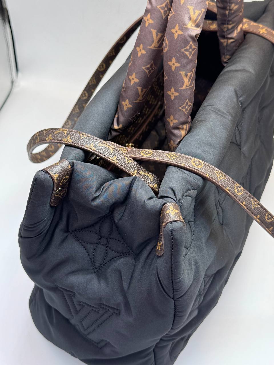 Louis Vuitton Pillow OnTheGo Tote Monogram - Μαύρη