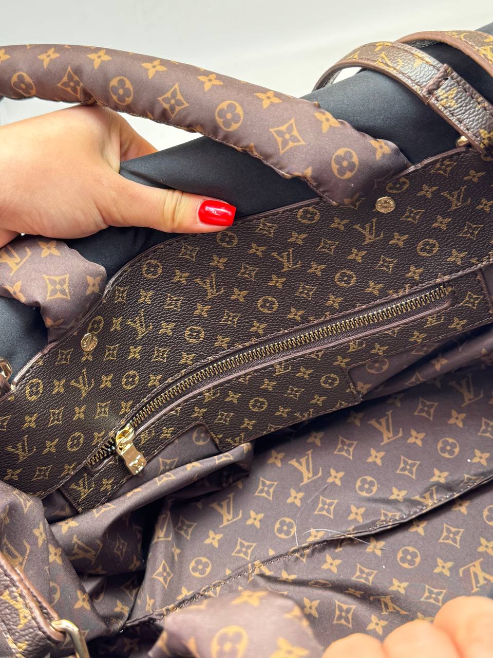 Louis Vuitton Pillow OnTheGo Tote Monogram - White - Large