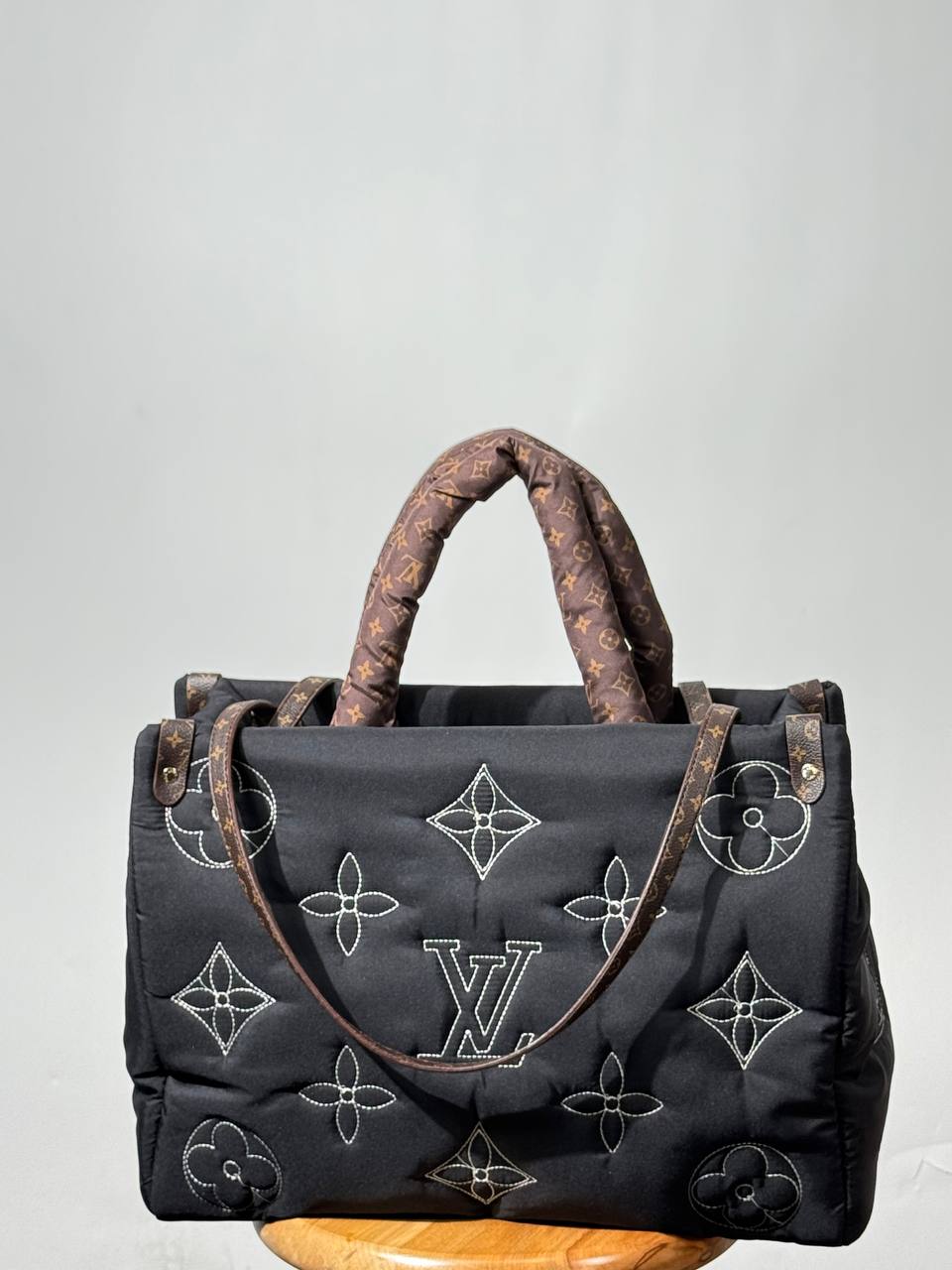 Louis Vuitton Pillow OnTheGo Tote Monogram - Μαύρη με λευκό Monogram