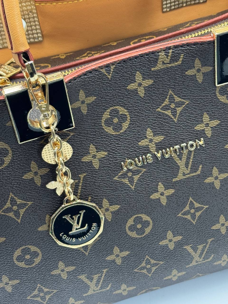 Louis Vuitton Τσάντα Monogram με Λουράκι